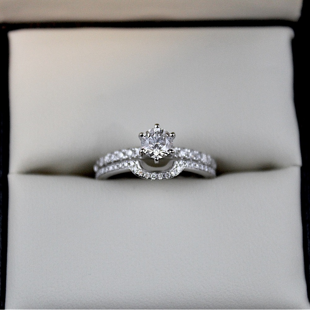 Certified 0.75 CT Diamond ring, with wedding band